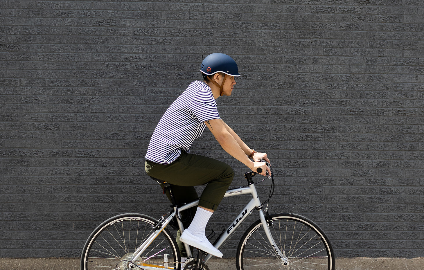 Thousand IRL: Person riding a bike and wearing a Thousand Navy helmet
